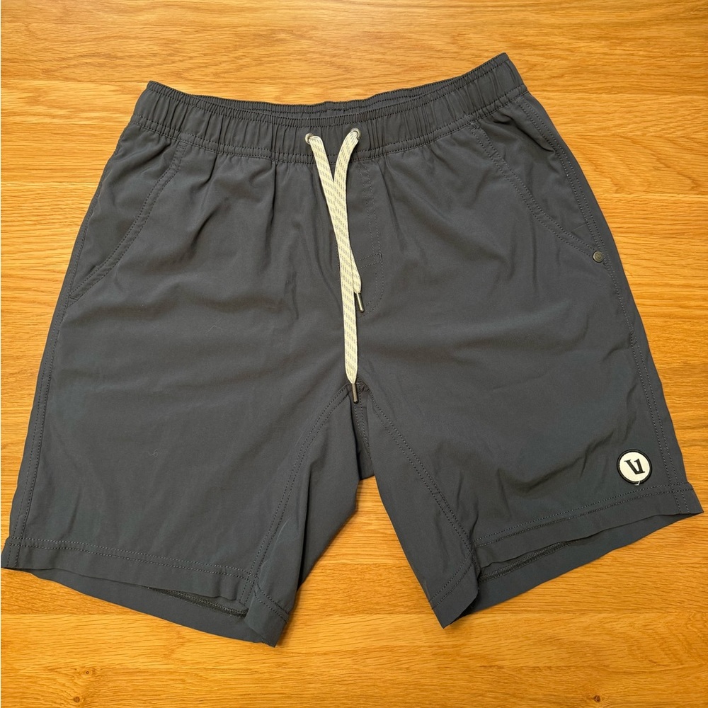 Vuori Kore Short Small Charcoal w Liner